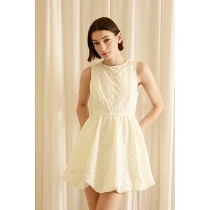 NWOT Storia Ivory Circle Pattern Women's Bubble Hem Ivory Dress Small